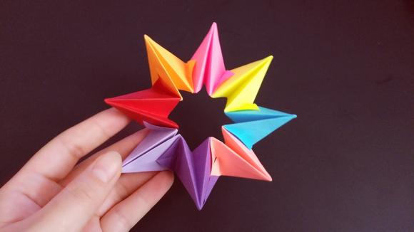 视频:漂亮的立体无限翻烟花折纸,简单易学,暑假在家玩一天都不会够!