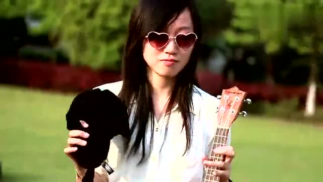 《中国最强音》学员刘瑞琦自弹自唱轻快歌曲《乌克丽丽》好听极了