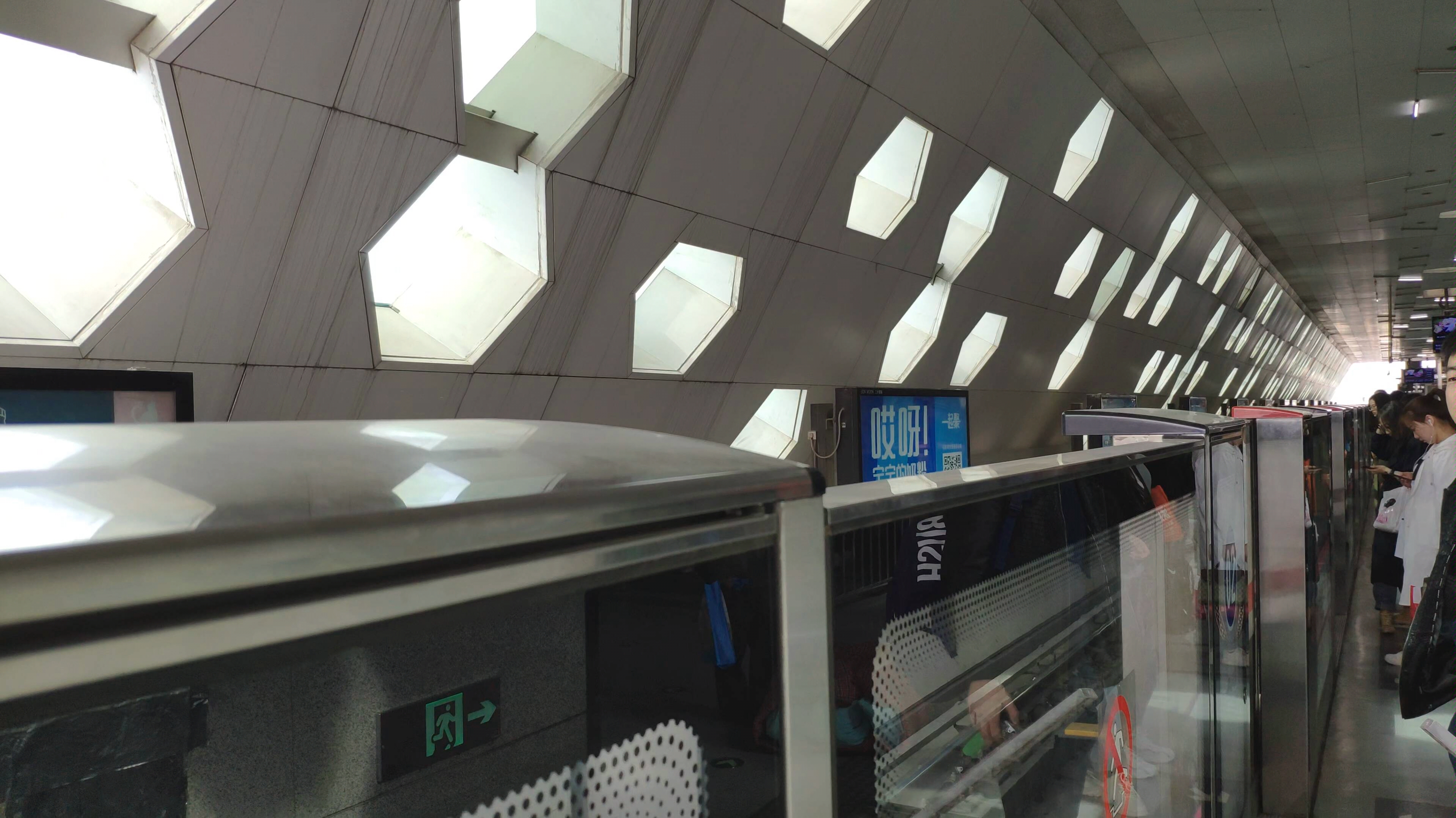 [北京地铁昌平线] 朱辛庄进站