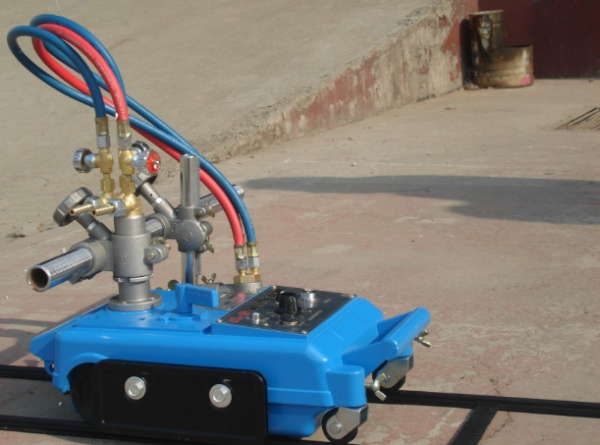 半自动切割机俗称半自动气割机,功能用途:半自动切割机系使用中压(或