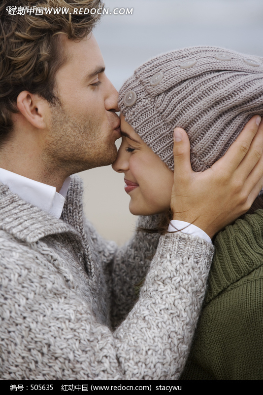 谁能帮我找几种这种亲额头的图片!找的好的给追加20!多找几张图!