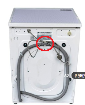 小天鹅洗衣机排水阀里有杂物,上面放水下面排