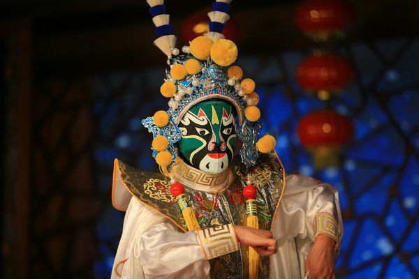 川剧变脸是怎么变的?