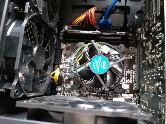 电脑cpu散热器怎么拆下来