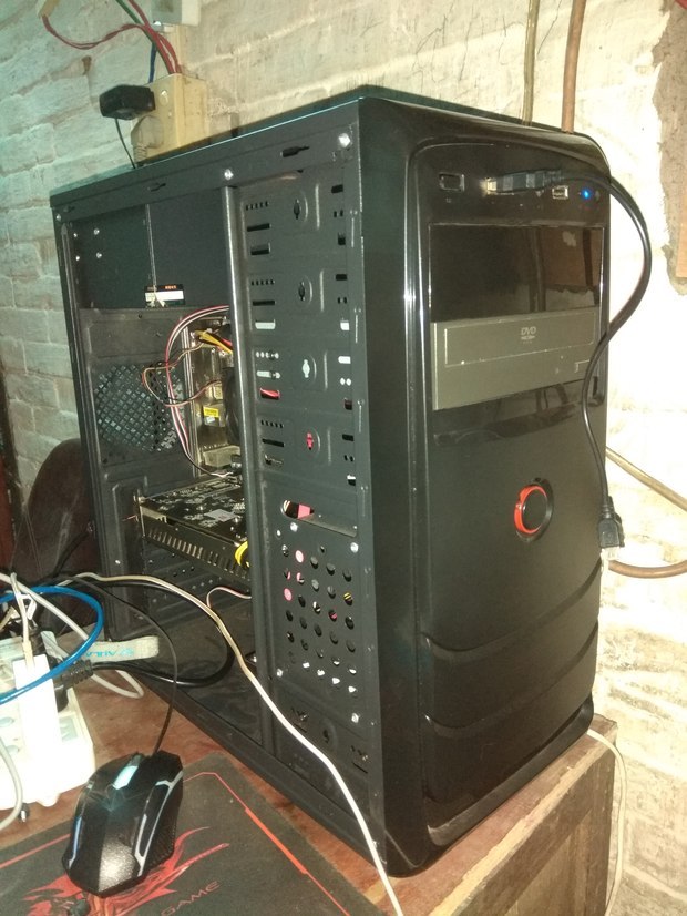 电脑开机屏幕不亮