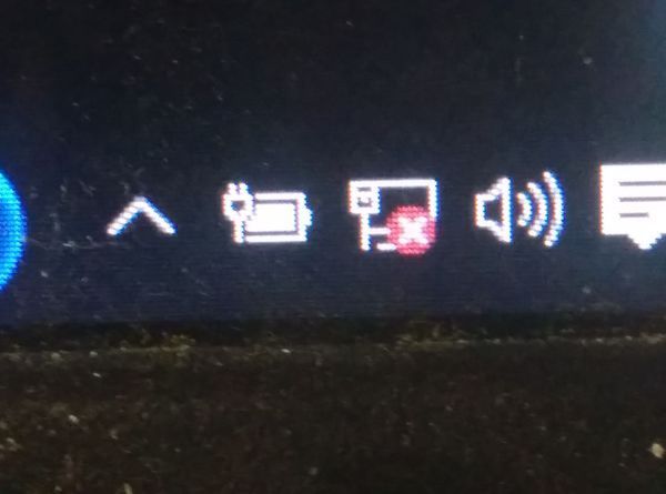 电脑卡了一下 重启后WiFi便不能用了 图标显示