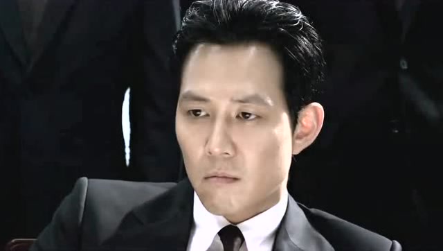  b>李政宰 /b>炸裂演技 黑道老大不怒自威 男人最有型的时刻之一