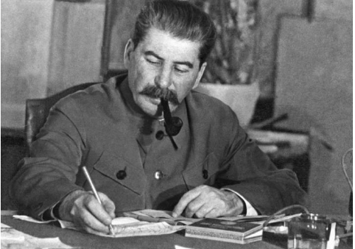 扩展资料: 斯大林模式开辟了一种不同于市场经济的计划经济体制和新型