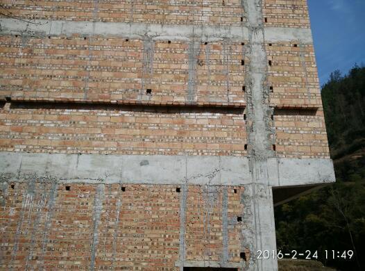 二楼挑出来的和屋顶挑檐算国土占地面积吗?算