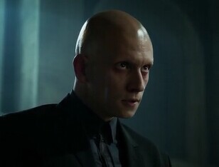 哥谭 维克多萨斯是谁演的