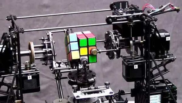 机器人用几秒再次刷新还原魔方最快记录?