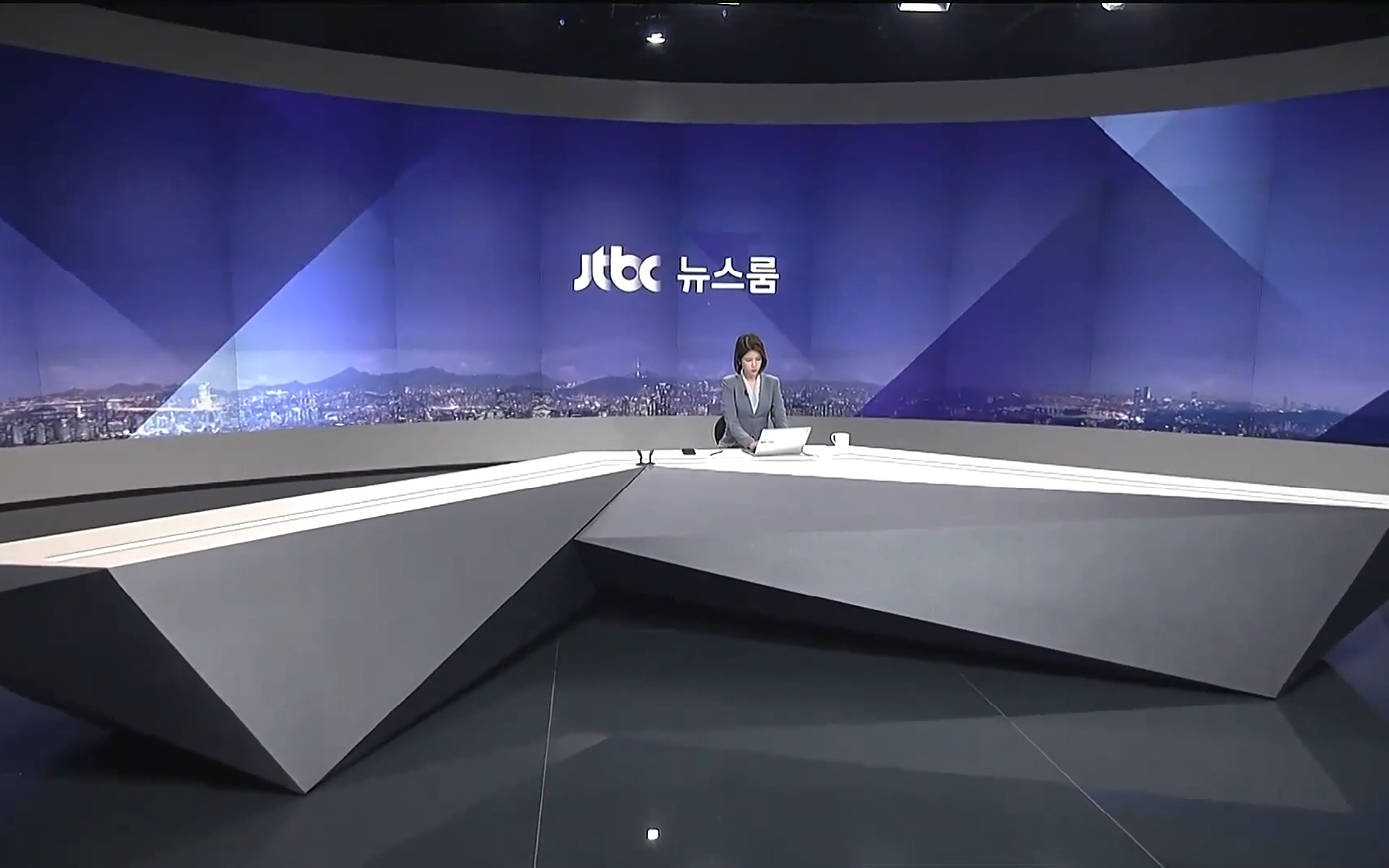 韩国jtbc旗舰新闻节目 newsroom(新闻室)op