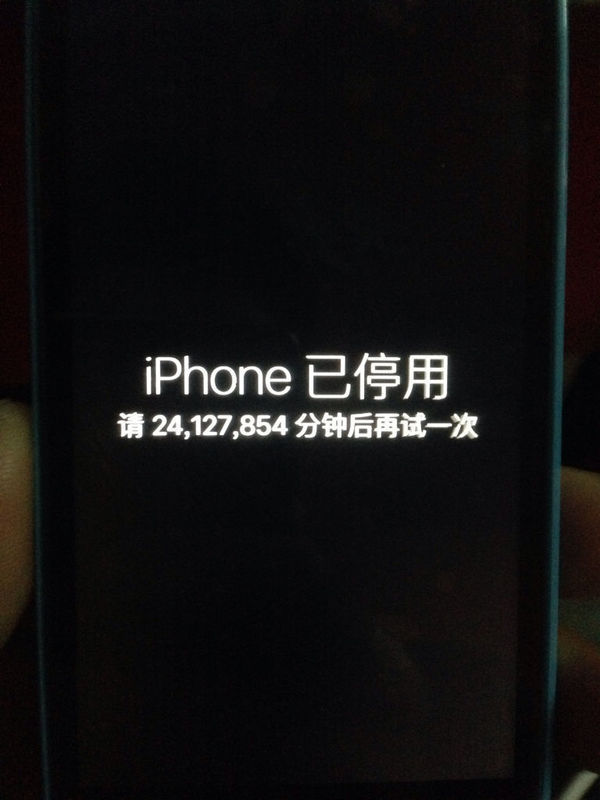 苹果5C手机屏幕坏了很久了,今天换了个新屏幕