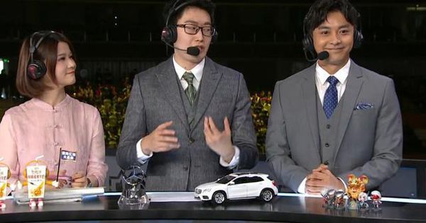 2017s7半决赛sktvsrng 最右边那个男的解说是谁