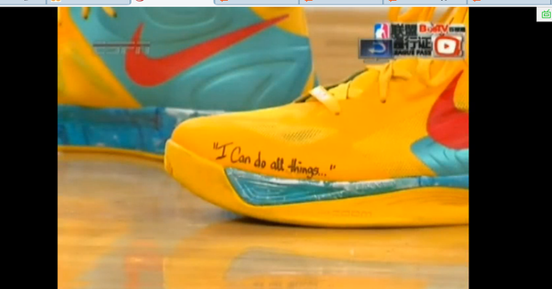 库里职业生涯最高分的那场比赛穿的是什么鞋