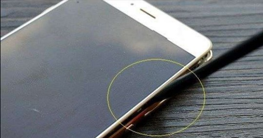 华为手机怎么打开后盖?