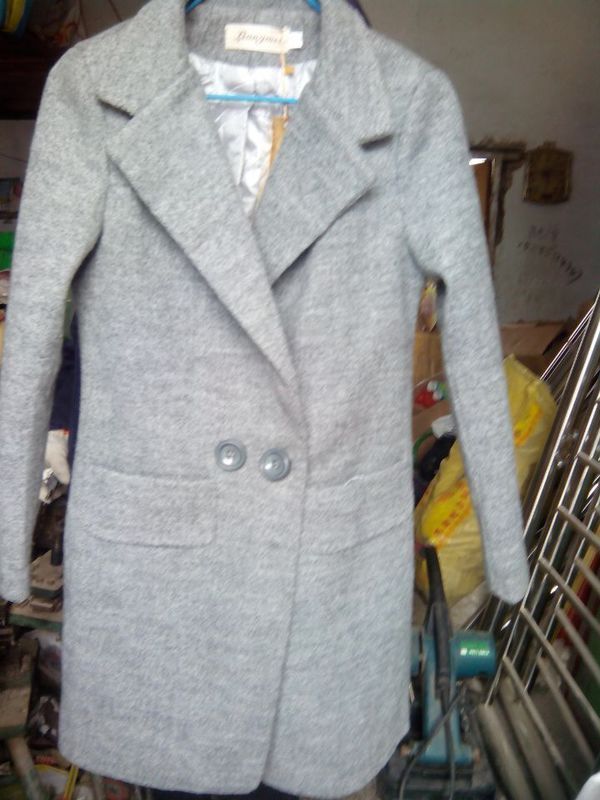 浅灰色尼子大衣和这种鞋 怎么搭配里面的衣服