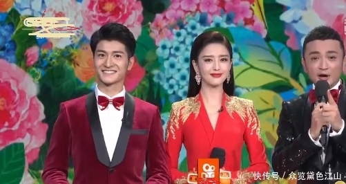 春晚主持人佟丽娅服装