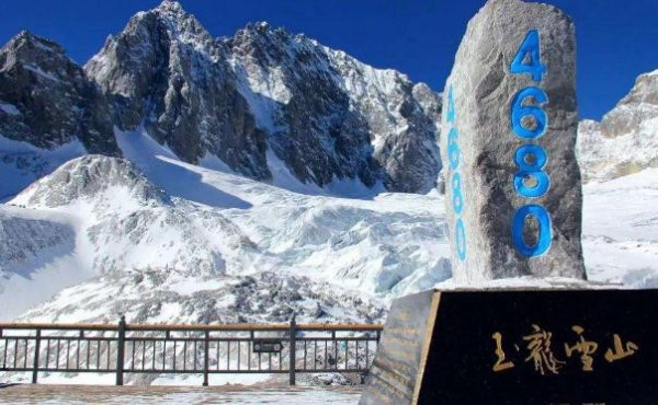 8000多米珠峰都被人类征服,玉龙雪山海拔仅为珠峰一半,为何至今无人