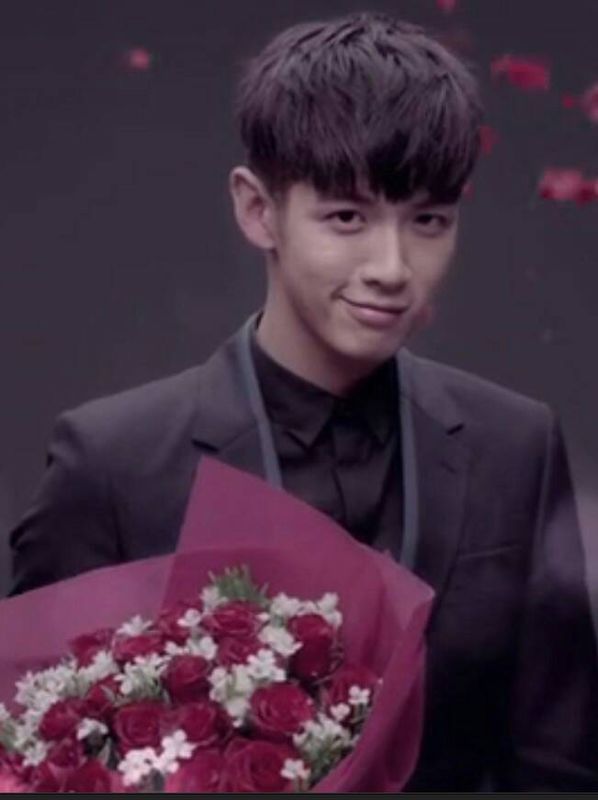 柯震东的头发怎么剪怎么跟理发师说,要多长的头发?