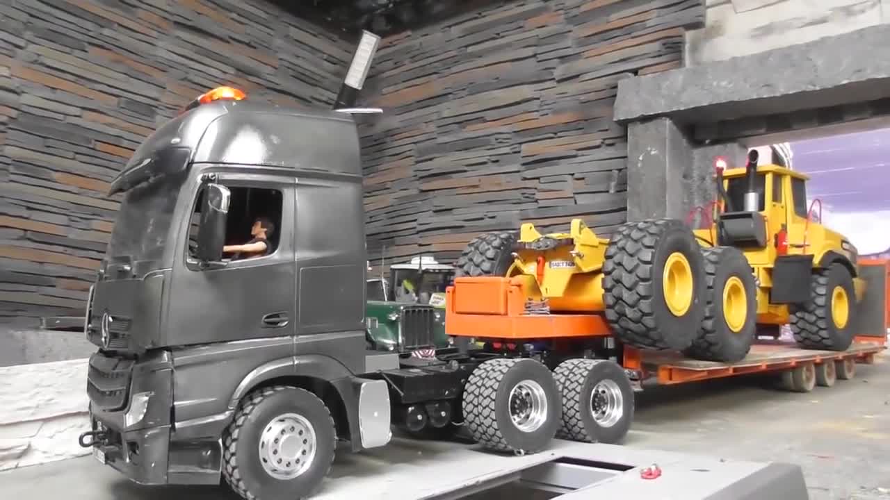 rc遥控工程车:沃尔沃超级重卡来啦!2019最新款