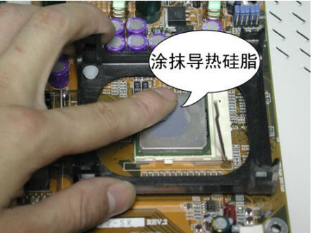 如何将CPU安装到主板上面