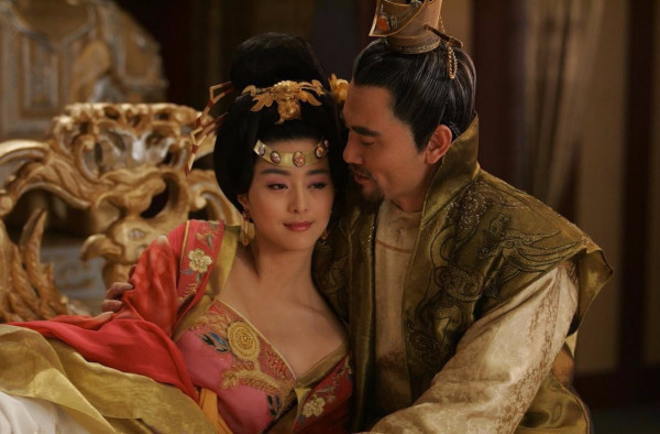 皇上既然那么喜欢杨贵妃,为什么要在马嵬坡赐死杨贵妃?