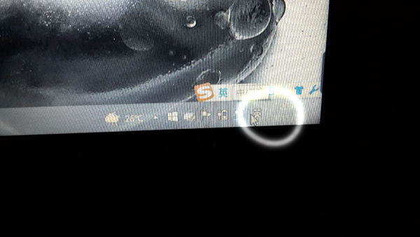 电脑这里老是自动频繁的跳来跳去,有时屏幕上