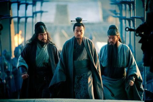 刘关张相聚在张角造反前,刘备差点被张纯打死,张飞关羽在哪?