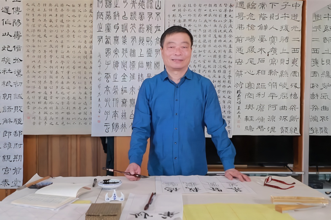 毛笔字欣赏,今天给大家写四个字,慕贤载德