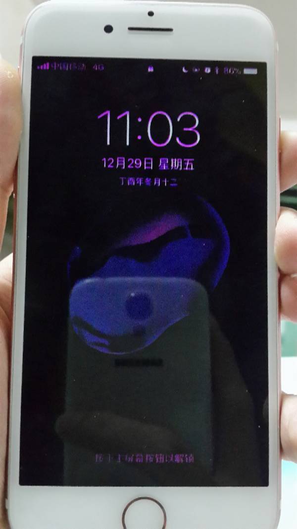 苹果7屏幕突然变色失灵 关机都无用什么情况
