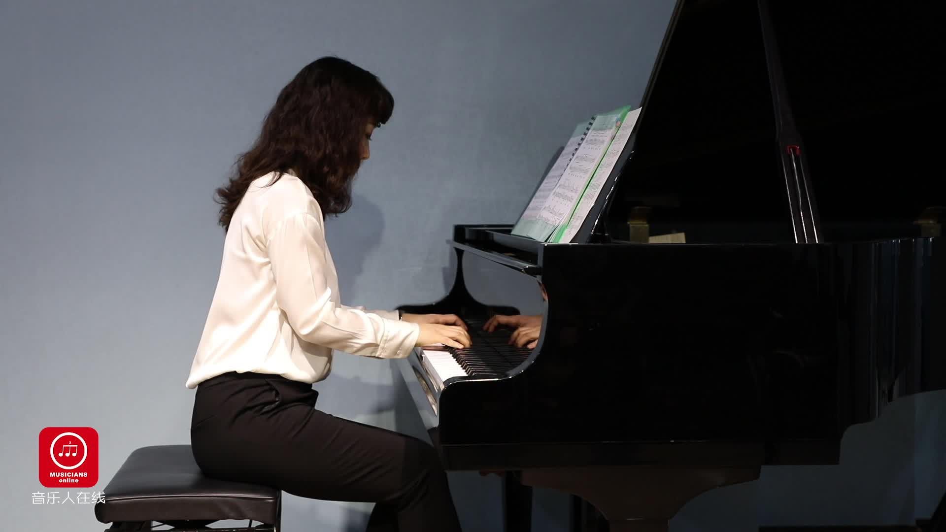 朝鲜族美女钢琴老师弹朝鲜族民歌《阿里郎》,性感!惊艳!