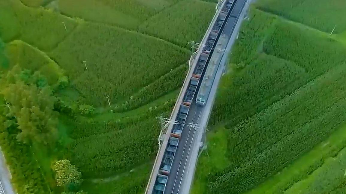 纪录片:中国铁路真牛!沿线设260座基站,确保全程覆盖4g网络!