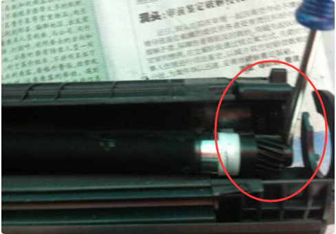 惠普M1136打印机如何加墨图解