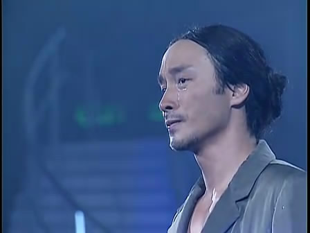 谁有张国荣2000年热情演唱会唱共同渡过眼泪