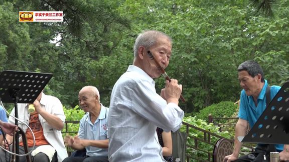 [图]《洪湖水浪打浪》《小曲好唱口难开》西安市兴庆宫雪松合唱团