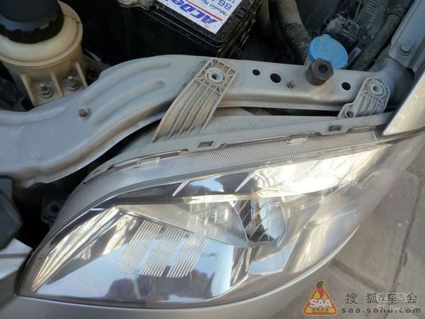 雪佛兰乐风大灯灯泡怎么更换