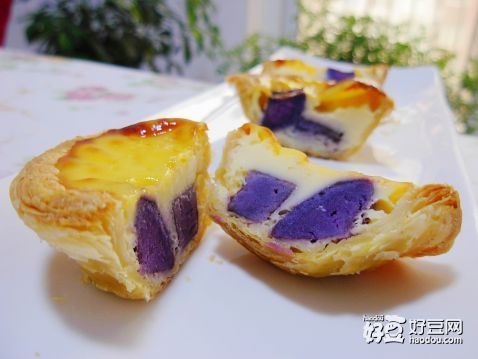 肯德基的紫薯蛋挞那样漂亮 其实咱们在家里也可以轻松做出来的 很简单