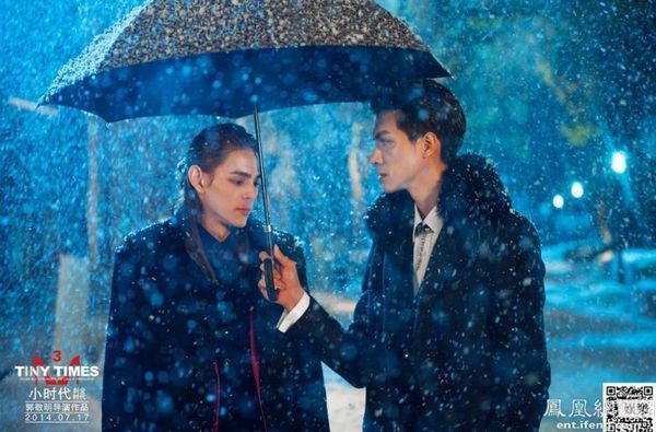 求小时代顾准给neil撑伞时,眼睛向下看的那张图片.