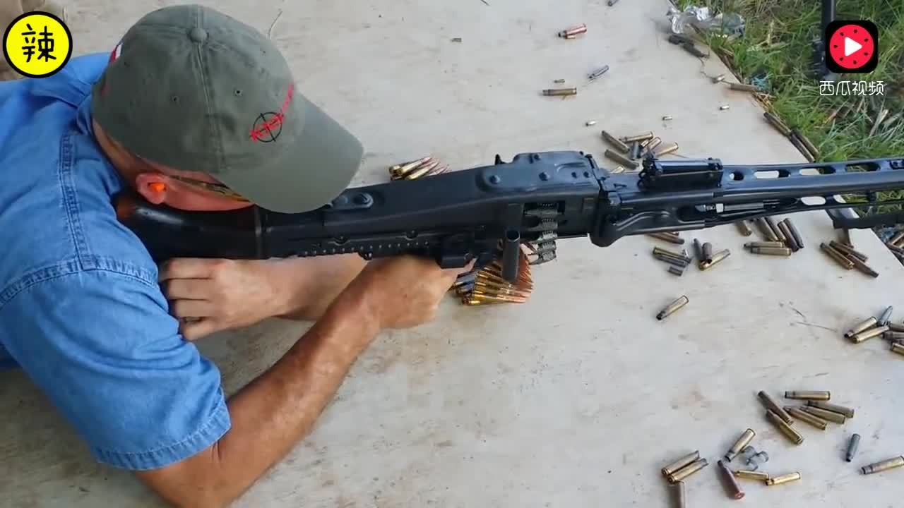 不愧是有"希特勒电锯"之称的 mg42机枪,听声音确实像电锯