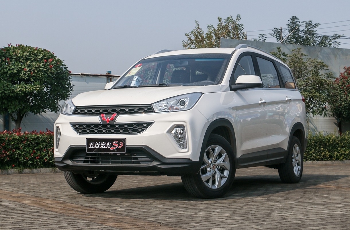视频:7万预算买辆七座suv,长安欧尚x70a ,五菱宏光s3,选谁更划算?