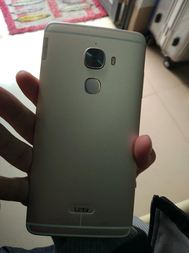 该机也为乐视的工程机,参数都与x910无异,但x920有一个很有意思的设计