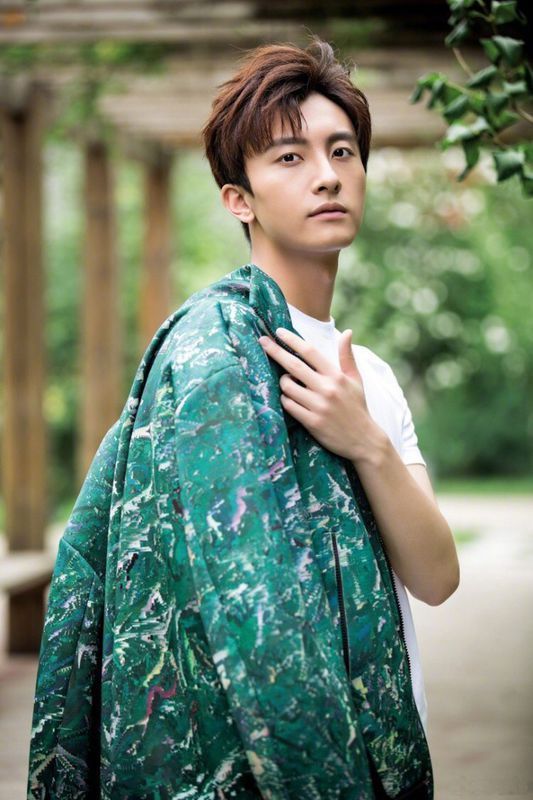 牛骏峰在《微微一笑很倾城》中饰演谁?