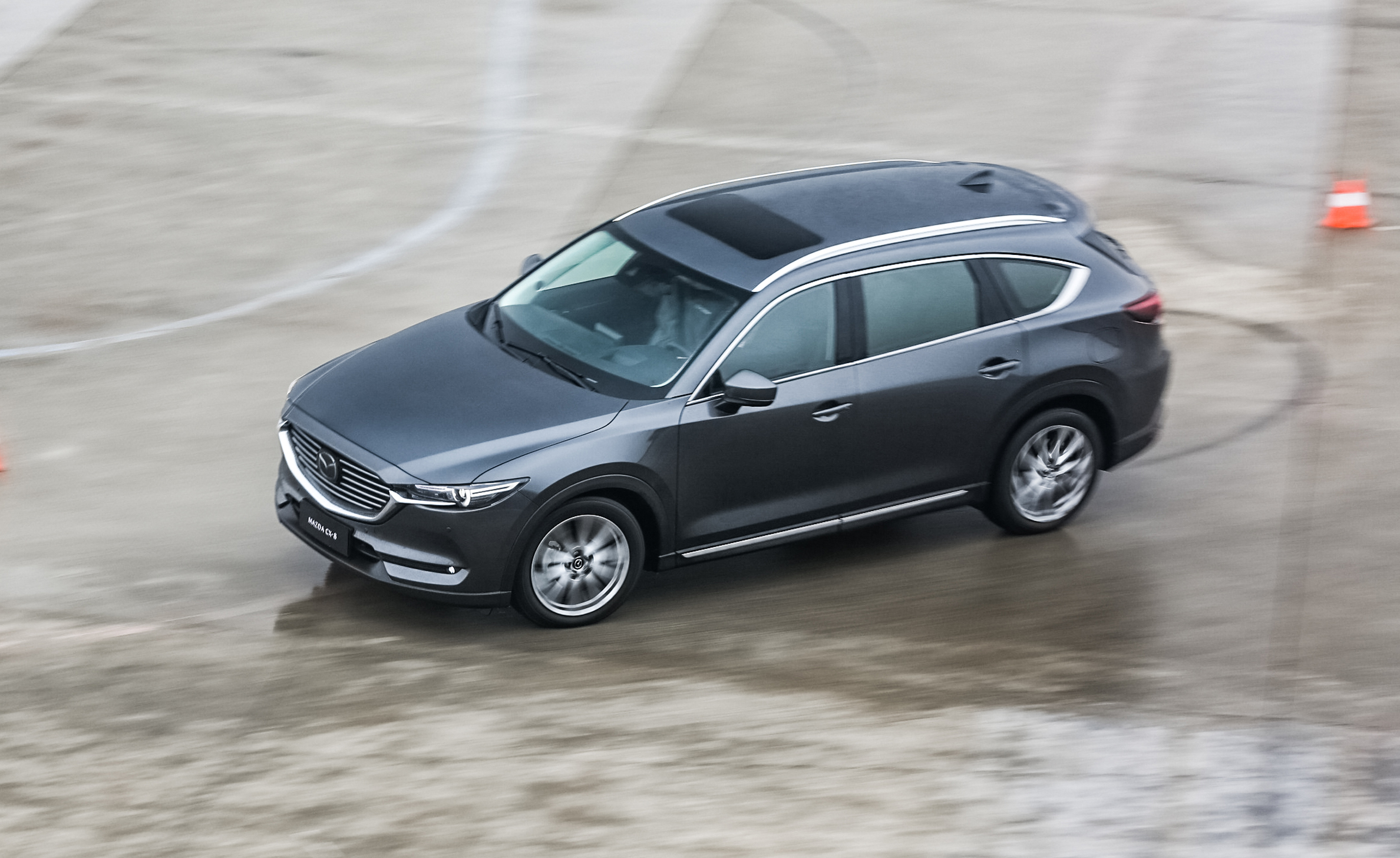 工科男开 b>马自达cx-8 /b>跑赛道第一视角 b>视频 /b>,没想到操控还