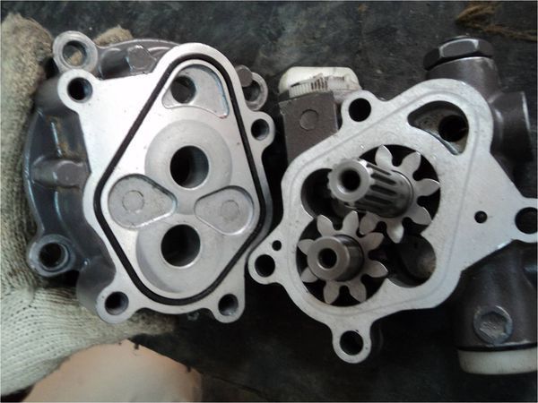 柳工220挖掘机液压泵安全阀是怎么样的,求图,液压泵压力怎么调_360