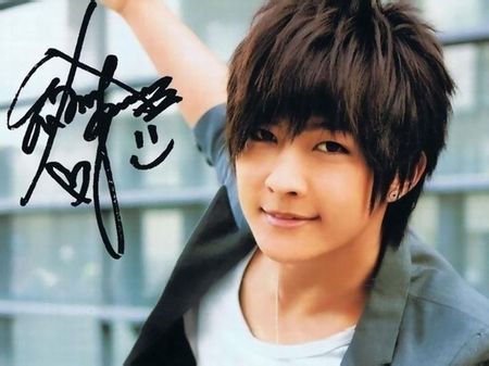 炎亚纶帅还是陈翔帅?问题二,炎亚纶的歌好听还