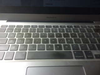 为什么我的MacBook Air键盘不亮,还有最上面一