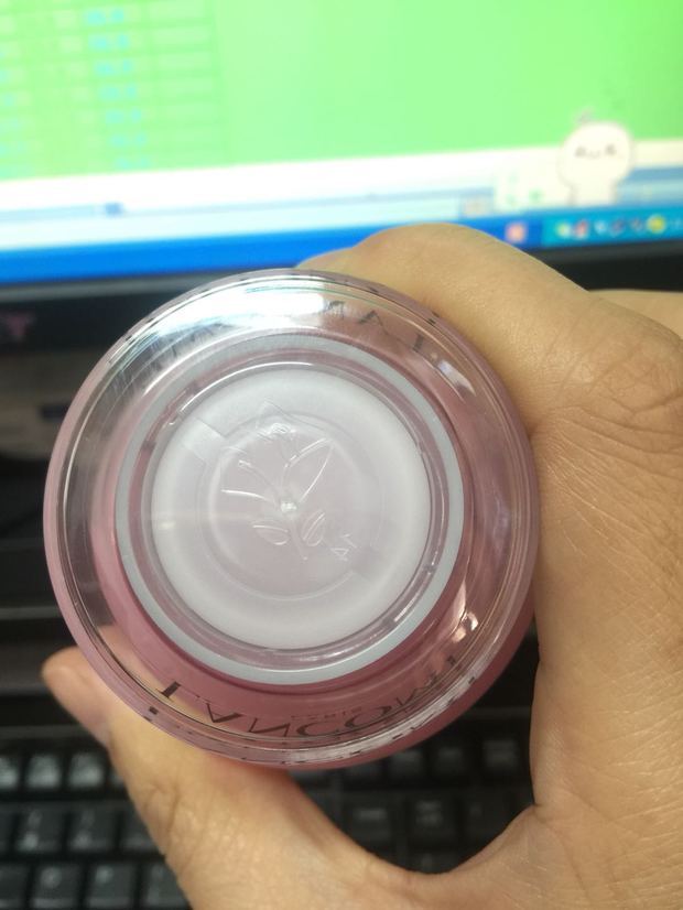 云集买了兰蔻的粉水回来,但是发现跟我直接旅