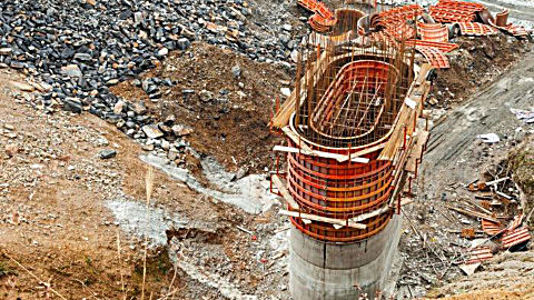 高铁桥墩实心还是空心?工程师说出真相,答案竟然是这样!