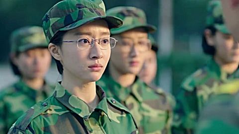  b>杨玥 /b>屡次泡病假,遭到教官严惩,不料反过来戏弄教官